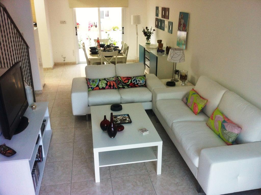 Estia Luxury Maisonette Paphos Room photo